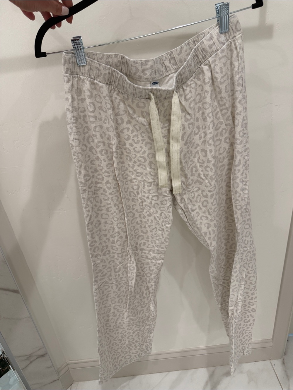 Old Navy Cream Leopard-Print Lounge Leggings